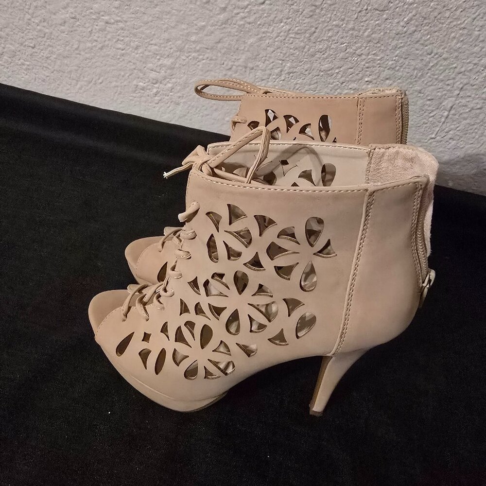 Lady's Ankle Boots